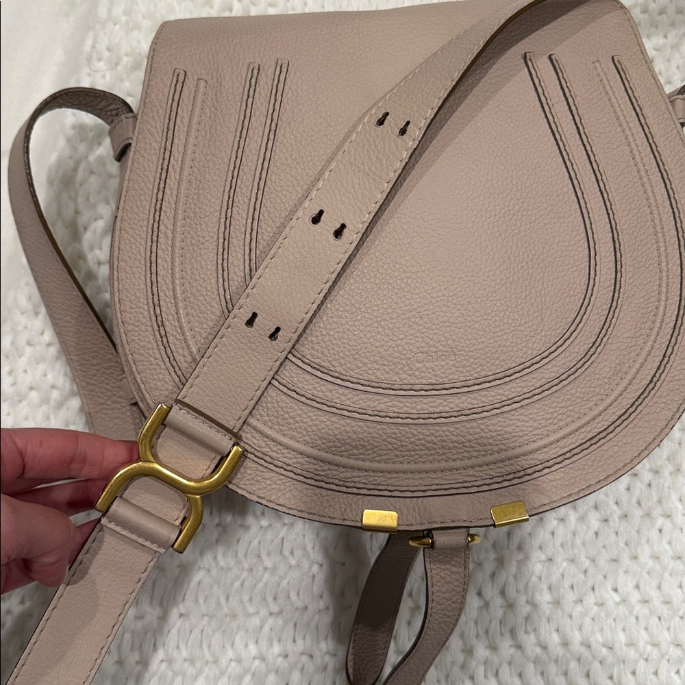 Chloe Marcie medium saddle crossbody bag in grained leather - Picture 6 of 7